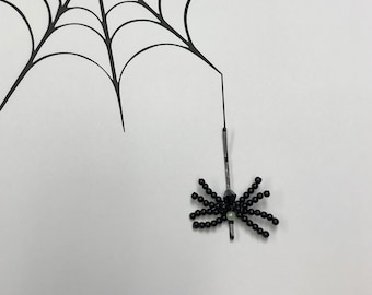 Pärlspinnar med spindel: Halloween-hårspänne