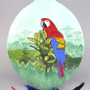 Pintura en relieve "Loro tropical" Escultura Pintura