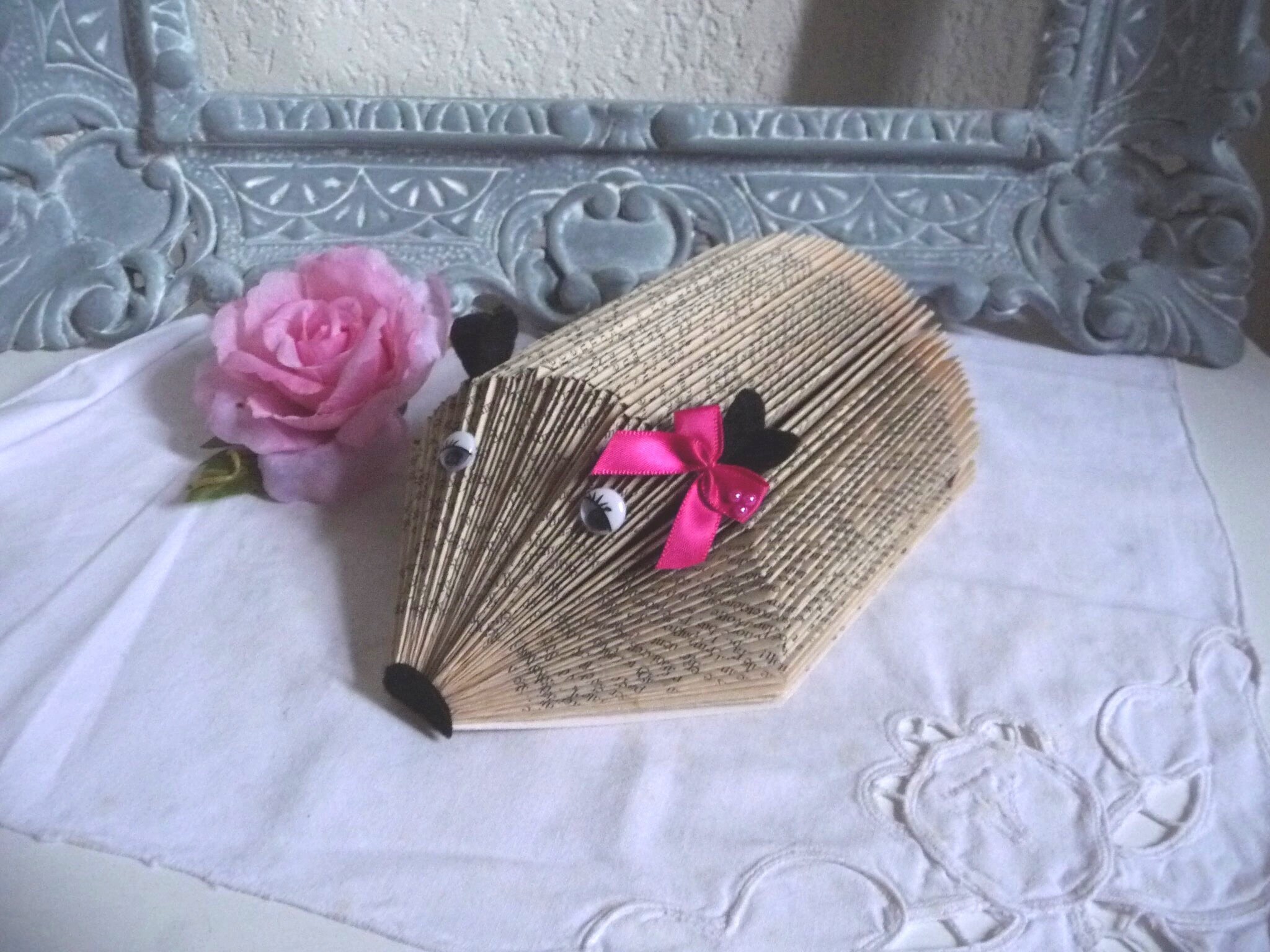 Porte Courrier Mad'moiselle Herisson, Livre Ancien, Déco