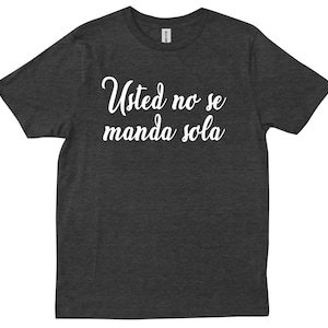 Usted No Se Manda Sola Lustig Spanisch Geschenke Mexikanische Mutter Latein T-Shirt
