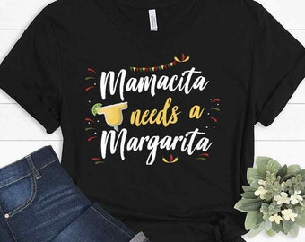 Camiseta "Mamá necesita una margarita", divertida camiseta del Cinco de Mayo, camiseta gráfica para amantes de las margaritas, linda camiseta de fiesta para mamá, camiseta para fiesta con bebidas