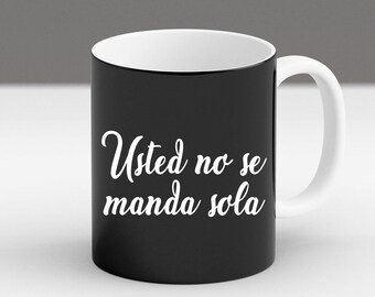 Taza de café "Usted no se manda sola", divertida, para mamá mexicana latina