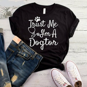 Dog Gift Shirt Funny Shirts T-shirt Men  for Women Tshirt Tee Doggy Vet Trust Me I&#39;m a Dogtor Doctor Top Mom