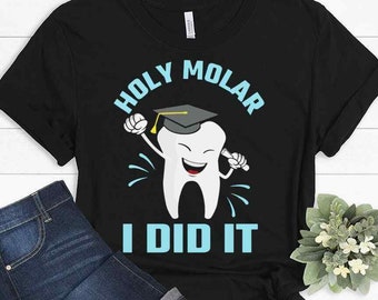 Camiseta "Holy Molar I Did It" - Camiseta engraçada de formatura em odontologia - Presente para estudante de higienista-dentista - Camiseta de conclusão da faculdade de odontologia - Formando em odontologia