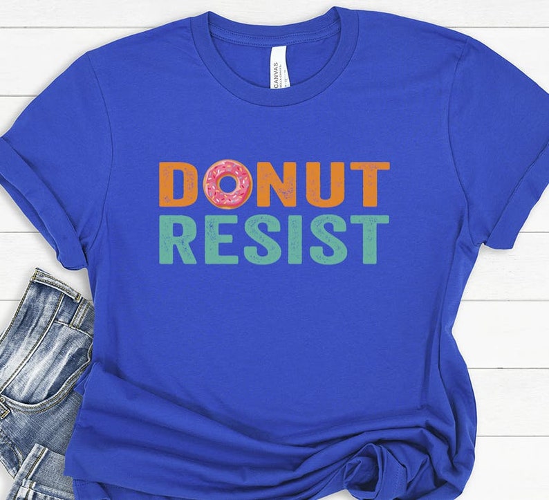 Camiseta Donut Resist, Camiseta engraçada de foodie, Camiseta com trocadilho, Presente fofo para amantes de donuts, Camiseta gulosa, Camiseta com humor de padaria, Camiseta com estampa de sobremesa imagem 5