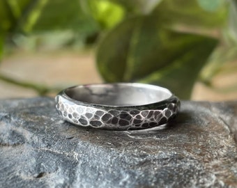 Handgemaakte sterling zilveren gehamerde ring, handgemaakte zilveren ring met gehamerde textuur, unisex zilveren gehamerde ring