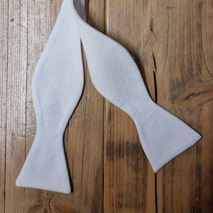 Papillon da uomo Marcella in piqué bianco da annodare