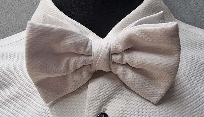 pique white bow tie
