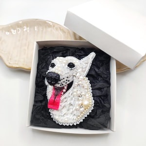 Custom pet portrait beaded brooch – dog embroidery jewelry – embroidered brooch pin