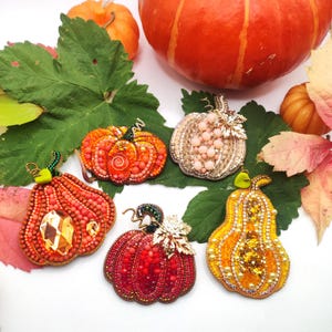 Thanksgiving brooch, pumpkin brooch, pumpkin needle minder, halloween gift, Halloween needle minder