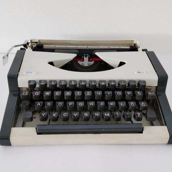 Vintage Working Traveller Typewriter | UNIS Tbm | White/Beige Typewriter | Yugoslavia | 70s |