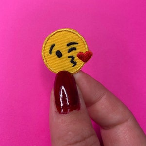 Small Blow Kiss Emoji Patch/Iron on/Applique