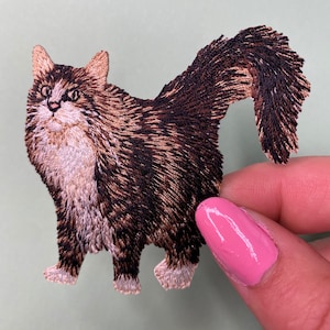 Flauschiger Katzenpatch in braun und weiß. Aufbügeln. Aufnähen.