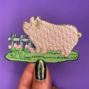 Pig Patch//Barnyard pig patch//iron on//sew on