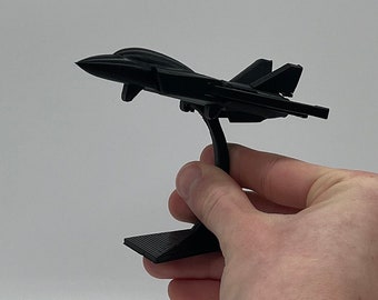 3D-Printed Fighter Jet Model — Handmade Airplane Figurine and Aviation Desk Decor