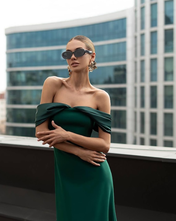 Emerald Green Shoulder Evening Gown Floor Length Formal Dress With Draped  Shoulders Elegant Long Prom Dress Wedding Guest Gala Outfit - Etsy Israel