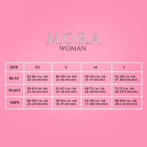 K&ouml;nnte beinhalten: Gr&ouml;&szlig;entabelle f&uuml;r Kleidung mit Ma&szlig;en in Zoll und Zentimetern. Die Tabelle zeigt die Gr&ouml;&szlig;en XS, S, M und L mit Ma&szlig;en f&uuml;r Brust, Taille und H&uuml;fte.