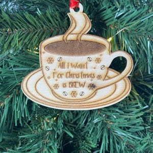 Adorno de café All I Want for Christmas is Brew, regalo para amantes del café, adorno de café de madera grabado con láser de Starbucks