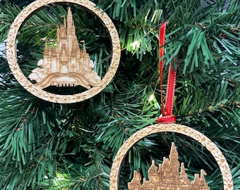 Adorno de madera inspirado en un castillo 2025. Recuerdos de vacaciones mágicas. Regalo para familias. Vacaciones mágicas en Florida. Vacaciones mágicas en California.
