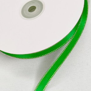 3/8"D.F. Satinband Lurexkante Smaragd mit Goldlinie 45m