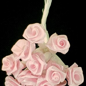 Roze roos met klein lint