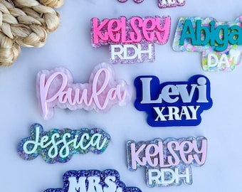 Placa identificativa acrílica personalizada con cierre magnético: credencial profesional para el trabajo, eventos o negocios.