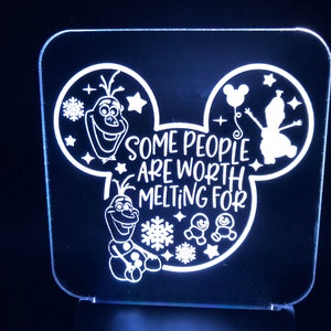 Luce notturna ispirata a Frozen: decorazioni personalizzate per la cameretta dei bambini