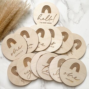 Cartes en bois de jalon de bébé, marqueur mensuel de jalon, cadeau de bébé fait sur commande, cadeau de douche de bébé