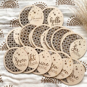 Cartes en bois de jalon de bébé, marqueur mensuel de jalon, cadeau de bébé fait sur commande, cadeau de douche de bébé