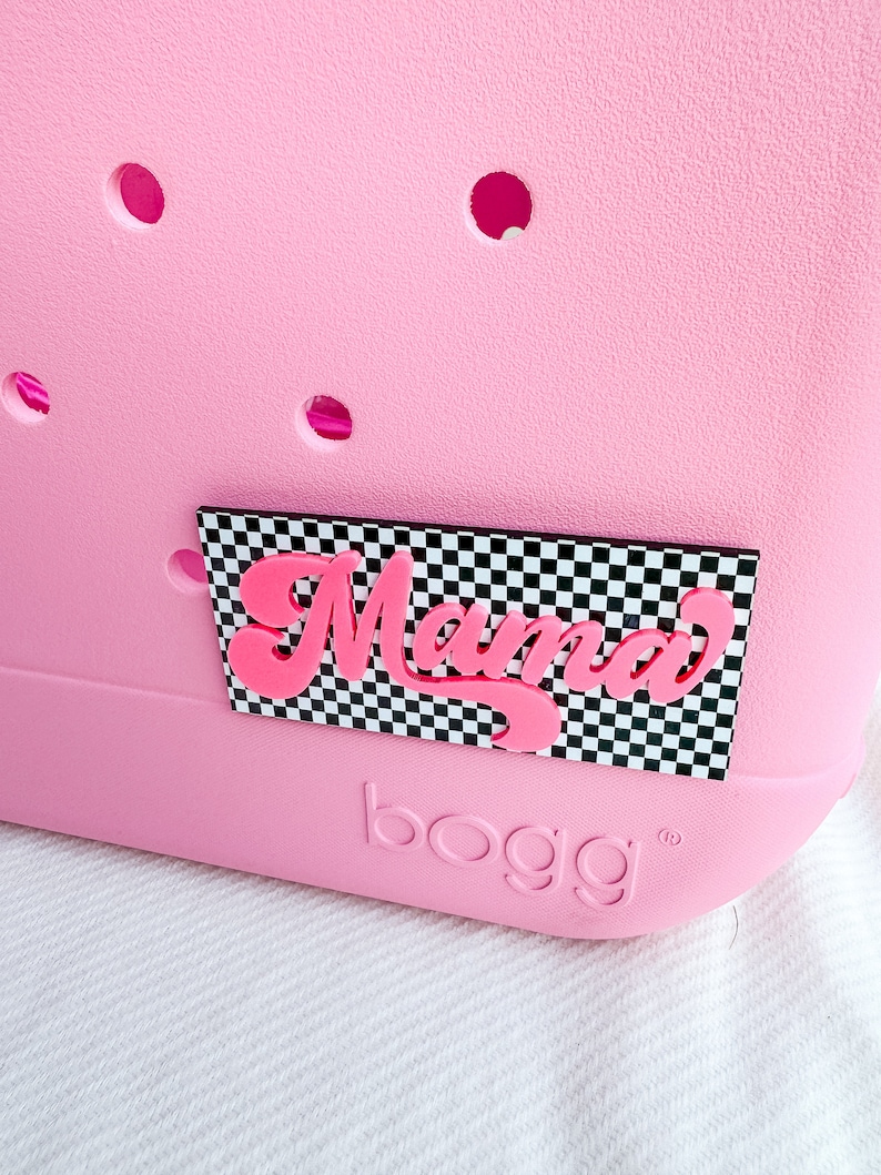 Ciondolo per borsa MAMA Bogg a quadri: accessorio per borsa rosa o blu, regalo per la mamma immagine 1
