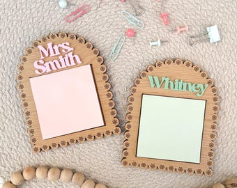 Porte-notes autocollant en bois personnalisé : nom en acrylique découpé au laser