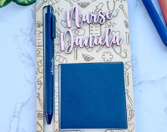 Regalo personalizzato per infermieri: porta bigliettini adesivi in legno personalizzato