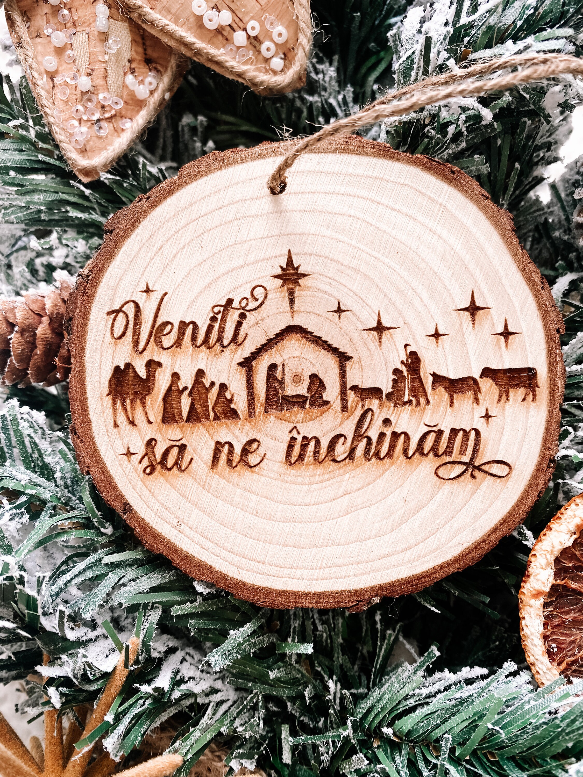 Engraved Nativity Wood Slice Ornament - Romanian Christmas Gift thumbnail 7