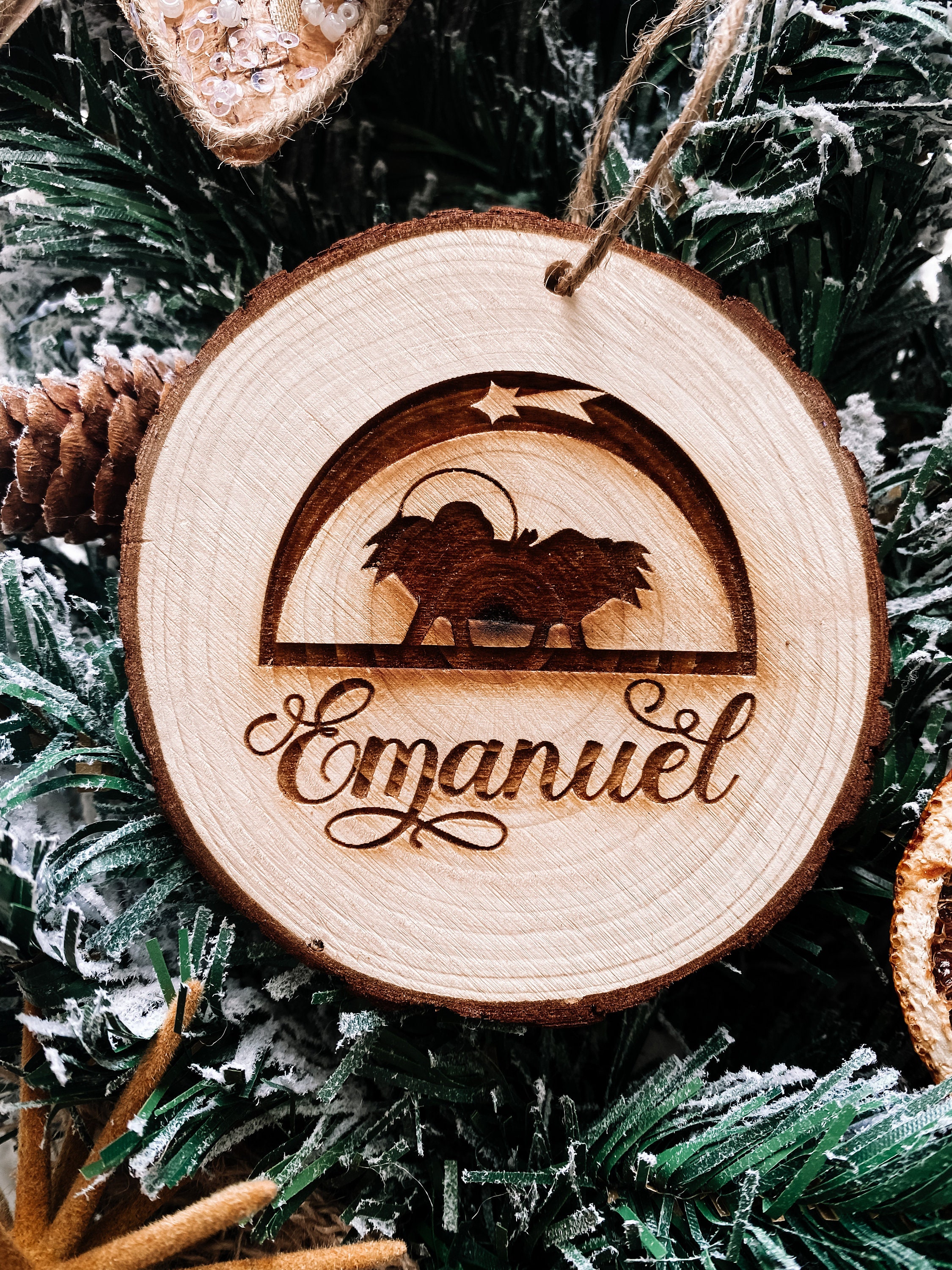 Engraved Nativity Wood Slice Ornament - Romanian Christmas Gift thumbnail 9