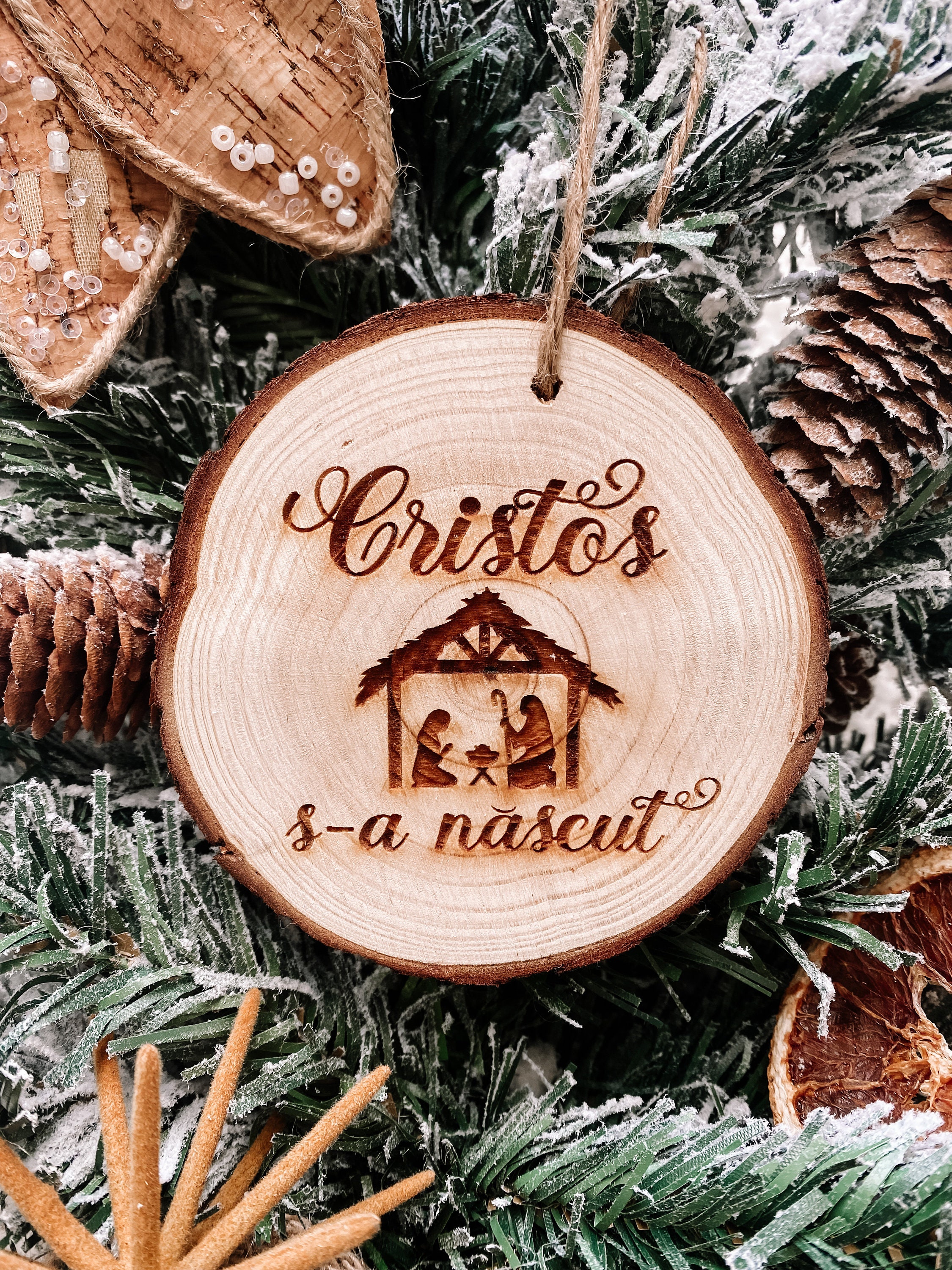 Engraved Nativity Wood Slice Ornament - Romanian Christmas Gift thumbnail 6
