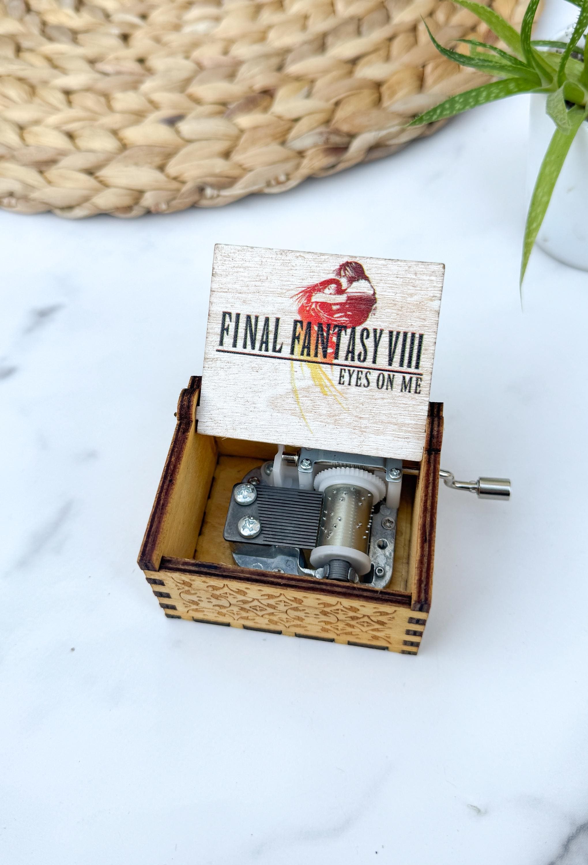Final Fantasy VIII Music Box: Eyes On Me, Hand Crank Wooden Keepsake thumbnail 2