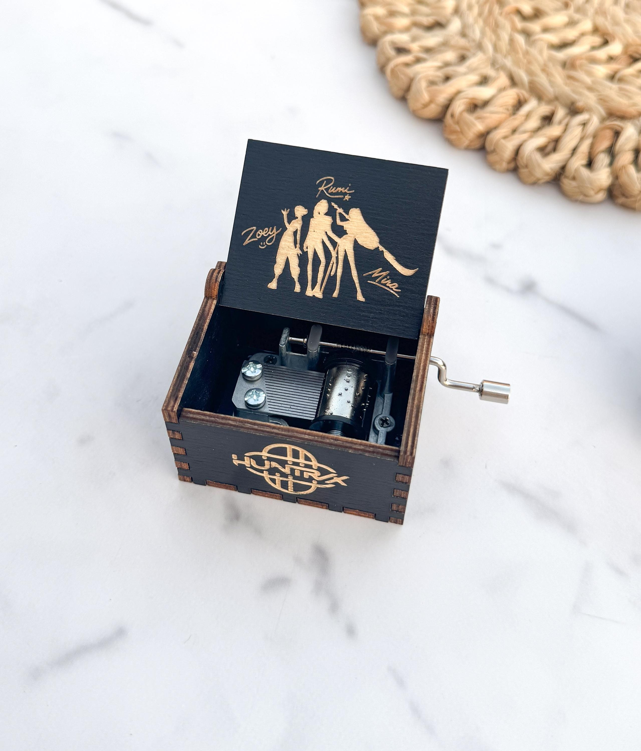 Kpop Demon Hunter Engraved Wooden Music Box Hand Crank Melody Collectible, Golden thumbnail 3