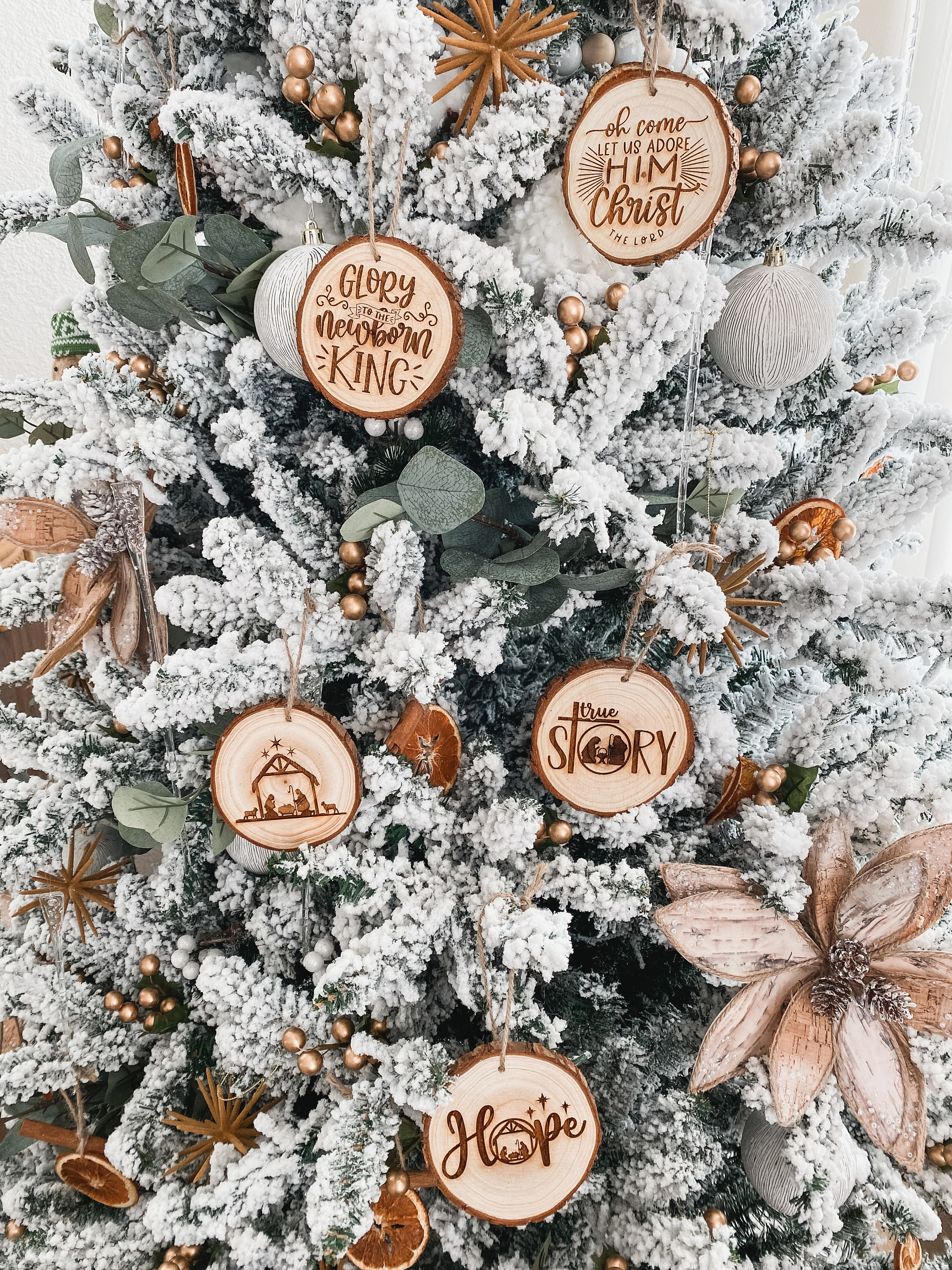 Engraved Nativity Wood Slice Ornament - Christian Christmas Gift thumbnail 9