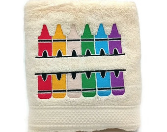 Crayon cadeau personnalisé brodé sur serviette de toilette, drap de bain ou pack complet