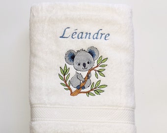 Koala sur la branche cadeau enfant brodé sur serviette de toilette, drap de bain ou pack complet