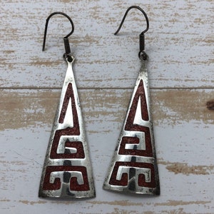 Vintage Sterling Silver Mexican Taxco Coral Chip Inlay Geometric Triangle Drop Dangle Earrings 1970’s Modern