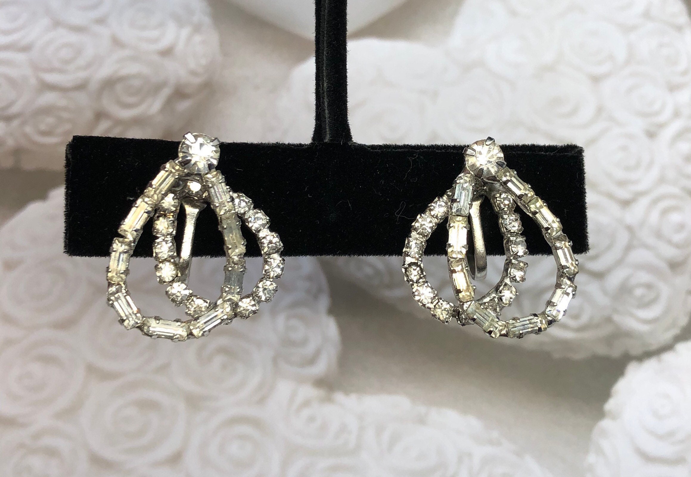 Boucles D’oreilles Vis Vintage – Cristaux Type Diamant – Couleur Argenté – Occasion – Modèle 3604