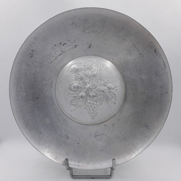 Coupe à fruits, aluminium, décor grappe de raisin, Dedieu Thoumiand, Art Déco, Centre de table, décor d'intérieur, 1930