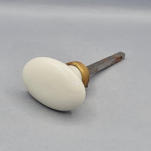 Antyczna owalna klamka do drzwi, z białej porcelany, ze stalowym trzpieniem, Loft, Industrial, Country, Kitchen, Farmhouse, około 1900 r.