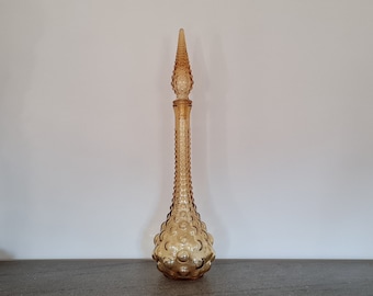 Carafe et son bouchon, en verre marron ambré, à long col, à décor de bulles en relief, Verrerie Italienne, collection verrerie, vers 1960