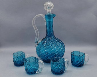 Ancienne carafe à liqueur, en verre bleu et transparent torsadé et ses 4 petits verres, Napoléon III, style Victorien, porto, alcool, 19ème