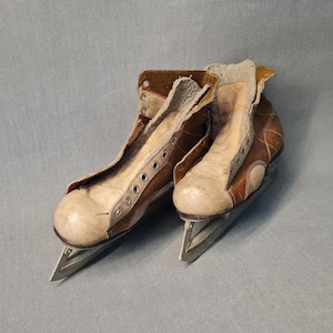 Vintage hockey shoe - Etsy 日本