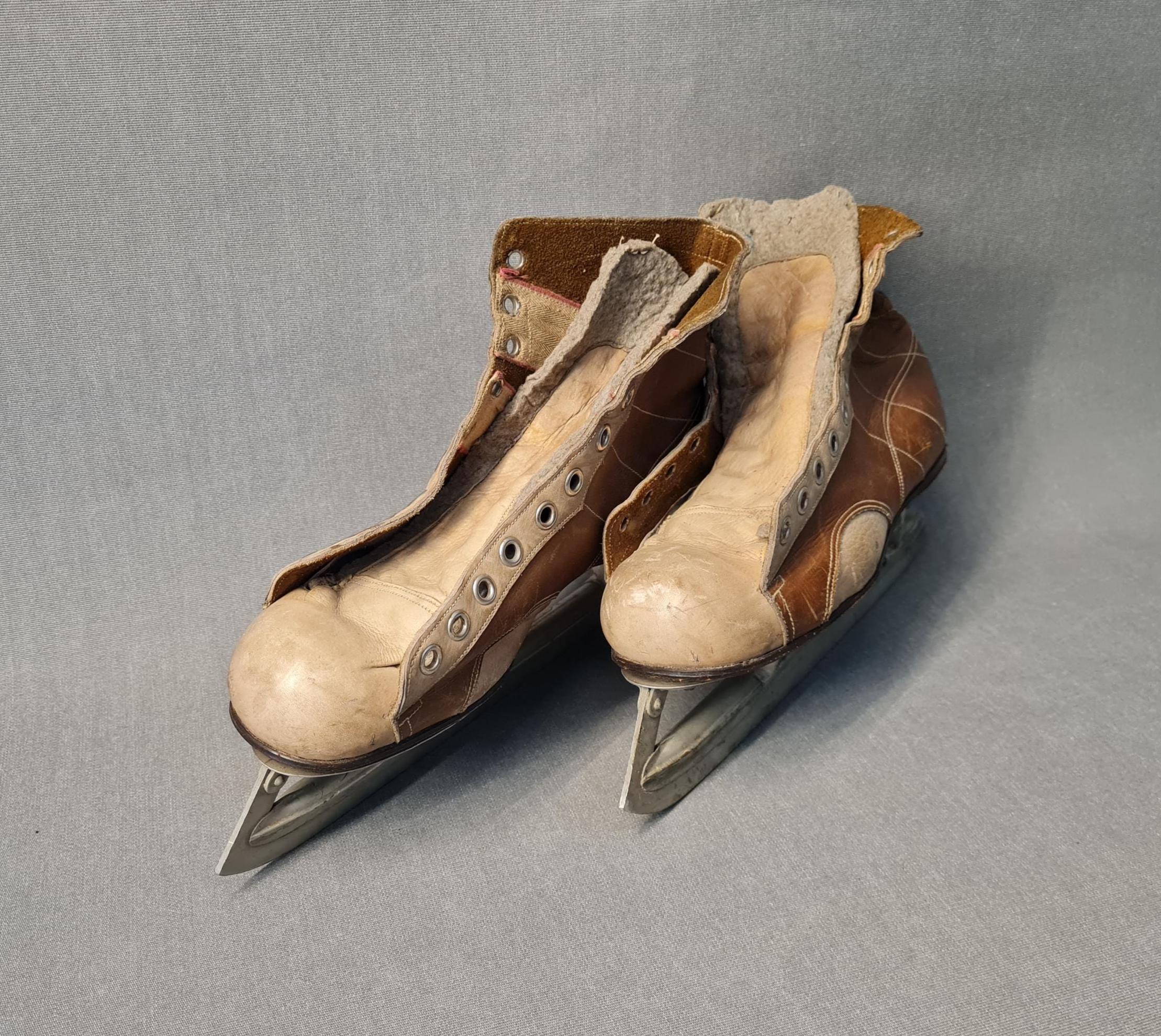 Vintage hockey shoe - Etsy 日本