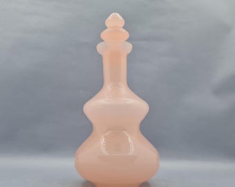 Frasco vintage com tampa, em vidro opalino rosa, coleção Opaline, design boudoir, frasco para sais de banho, frasco de perfume, década de 1950.