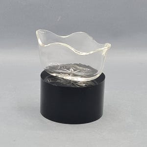 Antik ögonsköljare i glas med stjärnmotiv, litet medicinskt föremål, oftalmologi, kuriosaföremål, medicinsk ögonlapp, antik ögonvård, 1900